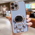 Capa para telemóvel com suporte de astronauta eletroplatinado, para iPhone 17e / 16e, para iPhone 17 Pro Max, para iPhone 17 Pro, para iPhone 17, para iPhone Air, para iPhone 16 Pro Max, para iPhone 16 Pro, para iPhone 16 Plus