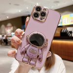 Capa para telemóvel com suporte de astronauta eletroplatinado, para iPhone 17e / 16e, para iPhone 17 Pro Max, para iPhone 17 Pro, para iPhone 17, para iPhone Air, para iPhone 16 Pro Max, para iPhone 16 Pro, para iPhone 16 Plus