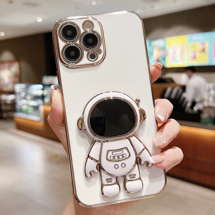 Capa para telemóvel com suporte de astronauta eletroplatinado, para iPhone 17e / 16e, para iPhone 17 Pro Max, para iPhone 17 Pro, para iPhone 17, para iPhone Air, para iPhone 16 Pro Max, para iPhone 16 Pro, para iPhone 16 Plus