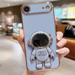 Capa para telemóvel com suporte de astronauta eletroplatinado, para iPhone 17e / 16e, para iPhone 17 Pro Max, para iPhone 17 Pro, para iPhone 17, para iPhone Air, para iPhone 16 Pro Max, para iPhone 16 Pro, para iPhone 16 Plus