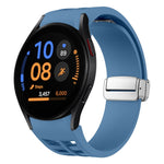 Correia de relógio em silicone com fivela prateada magnética dobrável Richard, para Samsung Galaxy Watch FE 40mm, para Samsung Galaxy Watch 5 Pro Edição Golfe, para Samsung Galaxy Watch 5 Edição Golfe