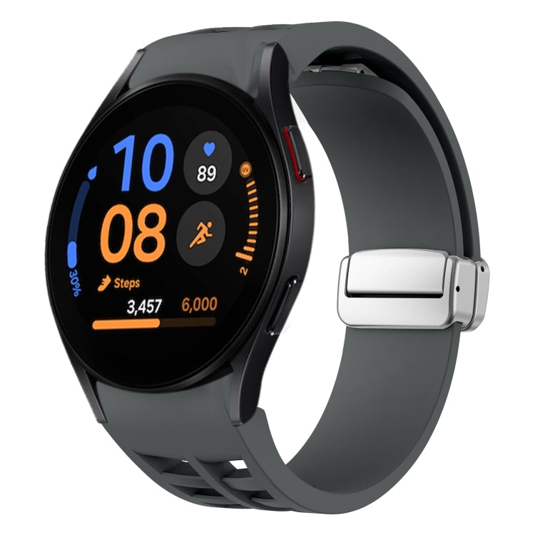 Correia de relógio em silicone com fivela prateada magnética dobrável Richard, para Samsung Galaxy Watch FE 40mm, para Samsung Galaxy Watch 5 Pro Edição Golfe, para Samsung Galaxy Watch 5 Edição Golfe