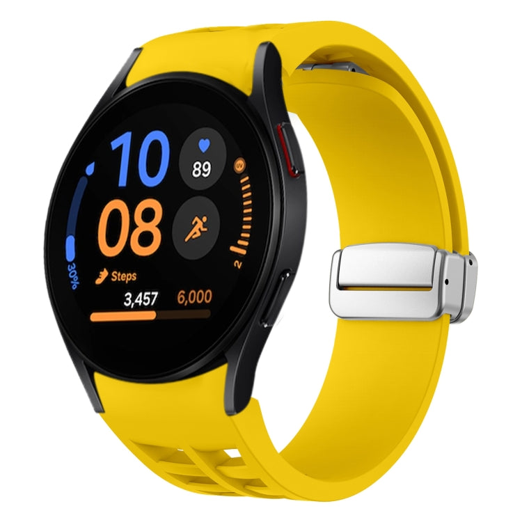 Correia de relógio em silicone com fivela prateada magnética dobrável Richard, para Samsung Galaxy Watch FE 40mm, para Samsung Galaxy Watch 5 Pro Edição Golfe, para Samsung Galaxy Watch 5 Edição Golfe