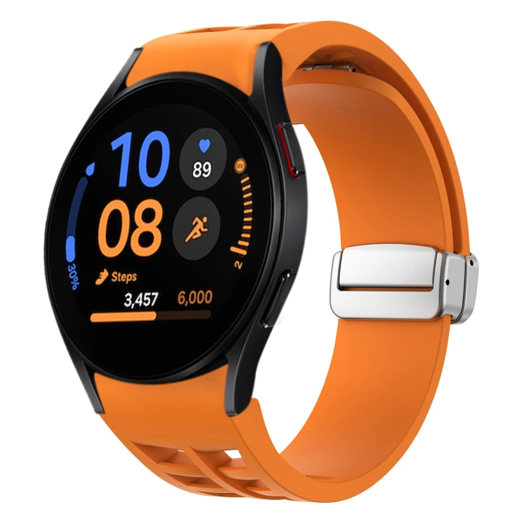 Correia de relógio em silicone com fivela prateada magnética dobrável Richard, para Samsung Galaxy Watch FE 40mm, para Samsung Galaxy Watch 5 Pro Edição Golfe, para Samsung Galaxy Watch 5 Edição Golfe