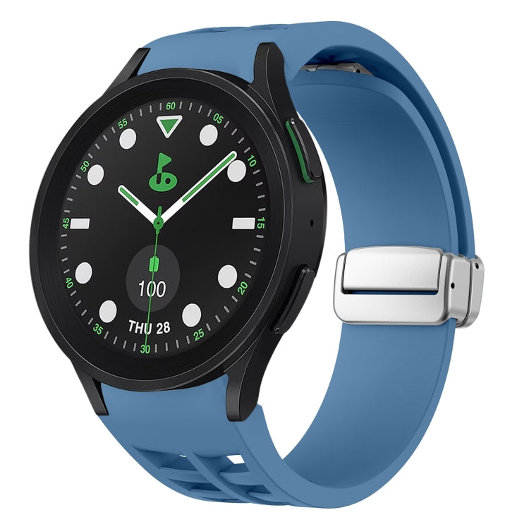 Correia de relógio em silicone com fivela prateada magnética dobrável Richard, para Samsung Galaxy Watch FE 40mm, para Samsung Galaxy Watch 5 Pro Edição Golfe, para Samsung Galaxy Watch 5 Edição Golfe