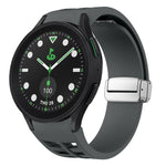 Correia de relógio em silicone com fivela prateada magnética dobrável Richard, para Samsung Galaxy Watch FE 40mm, para Samsung Galaxy Watch 5 Pro Edição Golfe, para Samsung Galaxy Watch 5 Edição Golfe