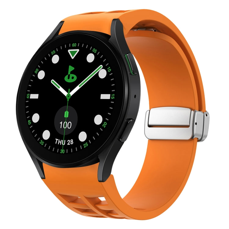 Correia de relógio em silicone com fivela prateada magnética dobrável Richard, para Samsung Galaxy Watch FE 40mm, para Samsung Galaxy Watch 5 Pro Edição Golfe, para Samsung Galaxy Watch 5 Edição Golfe