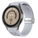 Correia de relógio em silicone com fivela prateada magnética dobrável Richard, para Samsung Galaxy Watch 5 Pro 45mm, para Samsung Galaxy Watch 7 40 / 44mm, para Samsung Galaxy Watch 6 Classic 43 / 47mm
