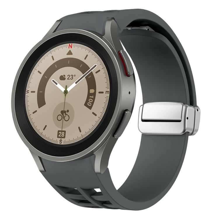 Correia de relógio em silicone com fivela prateada magnética dobrável Richard, para Samsung Galaxy Watch 5 Pro 45mm, para Samsung Galaxy Watch 7 40 / 44mm, para Samsung Galaxy Watch 6 Classic 43 / 47mm