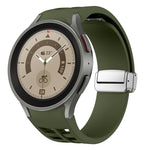 Correia de relógio em silicone com fivela prateada magnética dobrável Richard, para Samsung Galaxy Watch 5 Pro 45mm, para Samsung Galaxy Watch 7 40 / 44mm, para Samsung Galaxy Watch 6 Classic 43 / 47mm