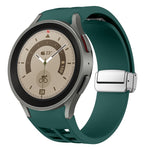 Correia de relógio em silicone com fivela prateada magnética dobrável Richard, para Samsung Galaxy Watch 5 Pro 45mm, para Samsung Galaxy Watch 7 40 / 44mm, para Samsung Galaxy Watch 6 Classic 43 / 47mm