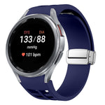 Correia de relógio em silicone com fivela prateada magnética dobrável Richard, para Samsung Galaxy Watch 5 Pro 45mm, para Samsung Galaxy Watch 7 40 / 44mm, para Samsung Galaxy Watch 6 Classic 43 / 47mm