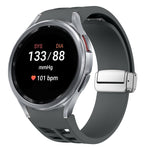 Correia de relógio em silicone com fivela prateada magnética dobrável Richard, para Samsung Galaxy Watch 5 Pro 45mm, para Samsung Galaxy Watch 7 40 / 44mm, para Samsung Galaxy Watch 6 Classic 43 / 47mm