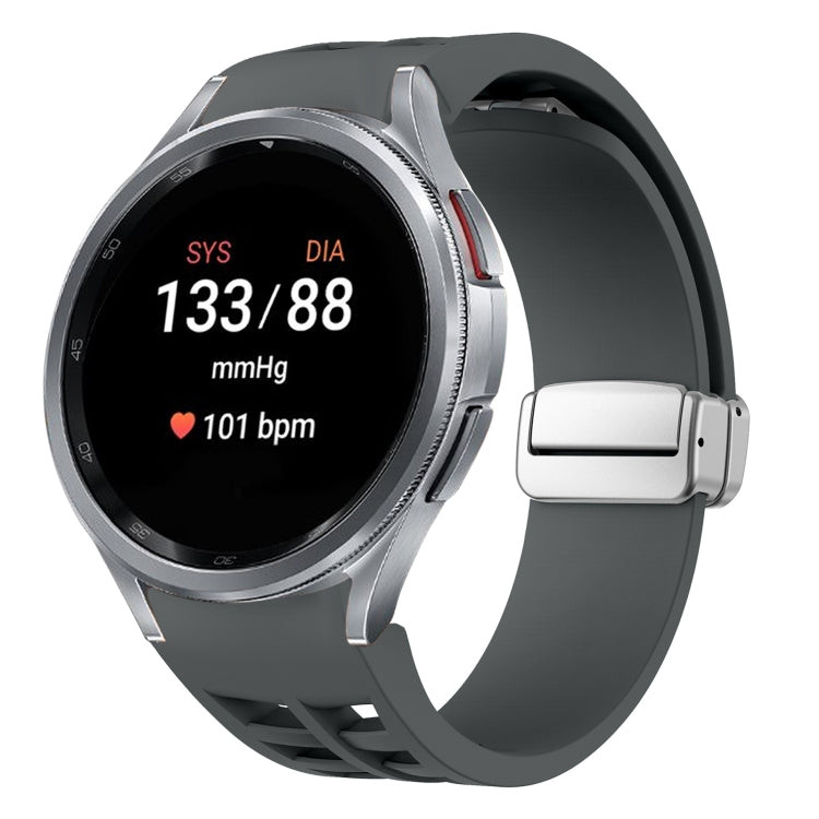 Correia de relógio em silicone com fivela prateada magnética dobrável Richard, para Samsung Galaxy Watch 5 Pro 45mm, para Samsung Galaxy Watch 7 40 / 44mm, para Samsung Galaxy Watch 6 Classic 43 / 47mm