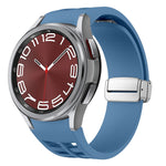 Correia de relógio em silicone com fivela prateada magnética dobrável Richard, para Samsung Galaxy Watch 5 Pro 45mm, para Samsung Galaxy Watch 7 40 / 44mm, para Samsung Galaxy Watch 6 Classic 43 / 47mm