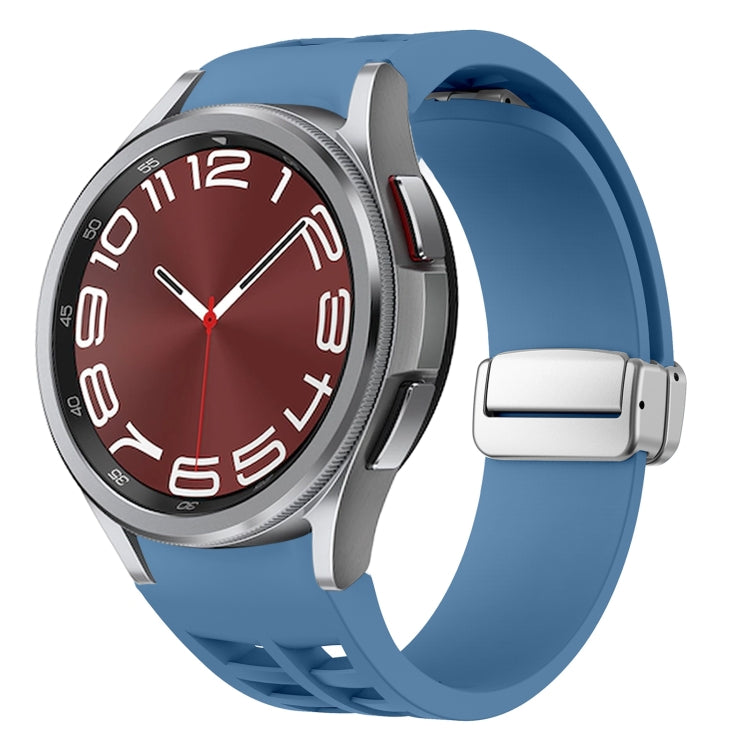 Correia de relógio em silicone com fivela prateada magnética dobrável Richard, para Samsung Galaxy Watch 5 Pro 45mm, para Samsung Galaxy Watch 7 40 / 44mm, para Samsung Galaxy Watch 6 Classic 43 / 47mm
