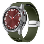 Correia de relógio em silicone com fivela prateada magnética dobrável Richard, para Samsung Galaxy Watch 5 Pro 45mm, para Samsung Galaxy Watch 7 40 / 44mm, para Samsung Galaxy Watch 6 Classic 43 / 47mm