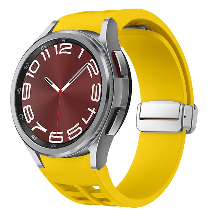 Correia de relógio em silicone com fivela prateada magnética dobrável Richard, para Samsung Galaxy Watch 5 Pro 45mm, para Samsung Galaxy Watch 7 40 / 44mm, para Samsung Galaxy Watch 6 Classic 43 / 47mm