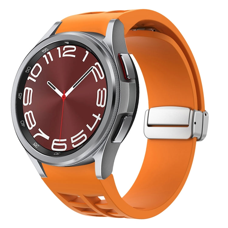 Correia de relógio em silicone com fivela prateada magnética dobrável Richard, para Samsung Galaxy Watch 5 Pro 45mm, para Samsung Galaxy Watch 7 40 / 44mm, para Samsung Galaxy Watch 6 Classic 43 / 47mm