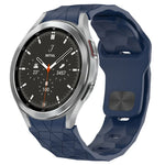 Pulseira de Relógio em Silicone com Textura de Futebol e Fivela Invertida, Para Samsung Galaxy Watch 4 44mm, Para Samsung Galaxy Watch 4 40mm, Para Samsung Galaxy Watch 4 Classic 46mm, Para Samsung Galaxy Watch 4 Classic 42mm
