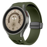 Correia de relógio em silicone com fivela preta magnética dobrável Richard, para Samsung Galaxy Watch 5 40 / 44mm, para Samsung Galaxy Watch 5 Pro 45mm, para Samsung Galaxy Watch 4 40 / 44mm