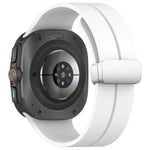 Correia de Relógio em Silicone com Fivela Magnética Dobravel Prateada para Samsung Galaxy Watch Ultra 47mm / Ultra 2025 Groove