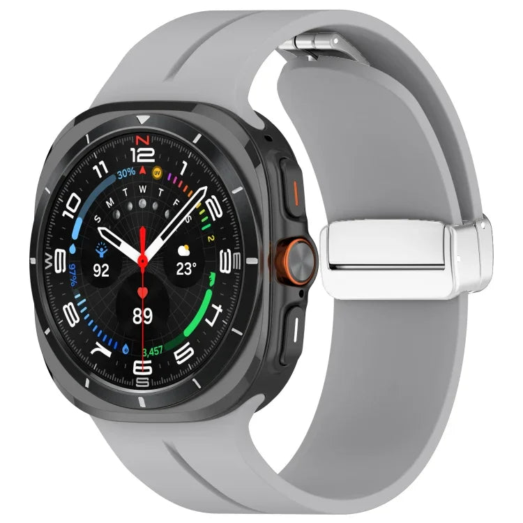 Correia de Relógio em Silicone com Fivela Magnética Dobravel Prateada para Samsung Galaxy Watch Ultra 47mm / Ultra 2025 Groove
