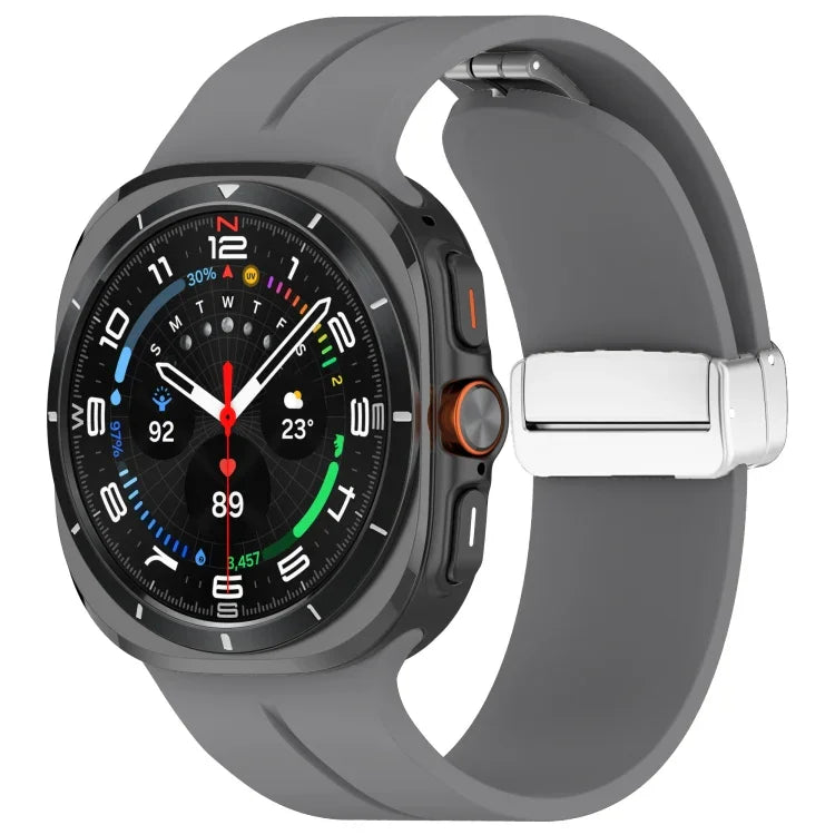 Correia de Relógio em Silicone com Fivela Magnética Dobravel Prateada para Samsung Galaxy Watch Ultra 47mm / Ultra 2025 Groove