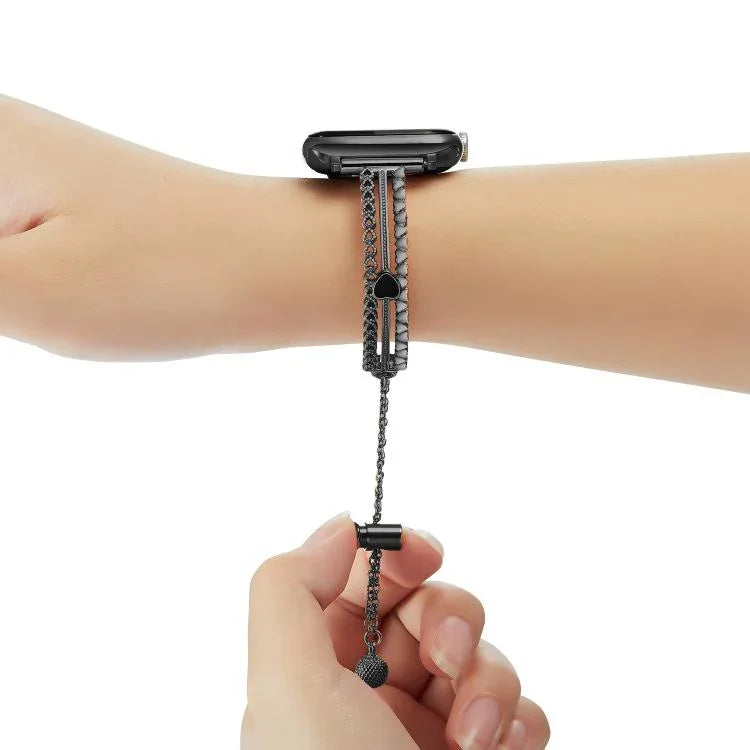 Pulseira de Relógio em Liga de Zinco com Pedra Branca e Design de Amor, Para Apple Watch 46mm / 49mm / 45mm / 44mm, Para Apple Watch 42mm / 41mm / 40mm / 38mm