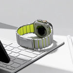 Bracelete de Relógio em Silicone com Metal de Titânio Bicolor e Fecho Turtle, Para Apple Watch 46mm/ 49mm / 45mm / 44mm