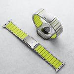 Bracelete de Relógio em Silicone com Metal de Titânio Bicolor e Fecho Turtle, Para Apple Watch 46mm/ 49mm / 45mm / 44mm
