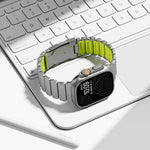 Bracelete de Relógio em Silicone com Metal de Titânio Bicolor e Fecho Turtle, Para Apple Watch 46mm/ 49mm / 45mm / 44mm