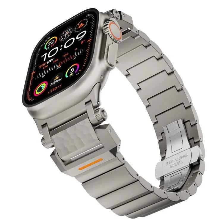 Correia de Relógio em Liga de Titânio com Cabeça em Aço Inoxidável e Fivela Borboleta com Padrão Martelado e Uma Conta, Para Apple Watch 46mm / 49mm / 45mm / 44mm