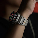 Correia de Relógio em Liga de Titânio com Cabeça em Aço Inoxidável e Fivela Borboleta com Padrão Martelado e Uma Conta, Para Apple Watch 46mm / 49mm / 45mm / 44mm