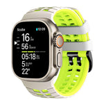 Correia de relógio de silicone com textura de pneu bicolor e dois furos, para Apple Watch 49mm / 46mm / 45mm / 44mm