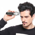 Máquina de Cortar Cabelo Elétrica Portátil USB VGR V-171 5W, V-171