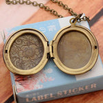 Colar Vintage Antigo de Bronze com Padrões Florais Gravados Medalhão Oval Caixa de Fotos de Recordação