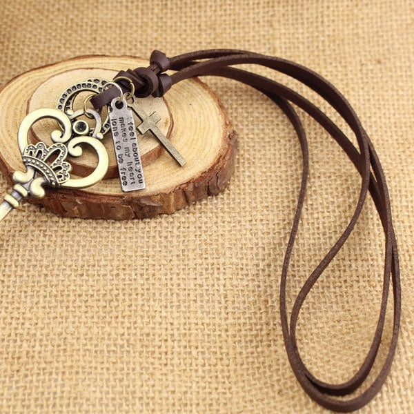Pendentes de Chave Grande Retro com Coroa Fashion