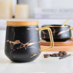 Caneca de chá/café em cerâmica da série mármore mate dourado com tampa ou tabuleiro de madeira
