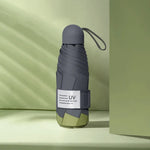 LY-0621 Guarda-Chuva Dobrável de Cinco Dobras com Oito Varetas, Cola Preta Simples, Protetor Solar, Oito Varetas Cúrcuma, Oito Varetas Rosa de Verão, Oito Varetas Azul Neblina, Oito Varetas Verde Matcha, Oito Varetas Azul Marinho, Oito Varetas Verde Tinta