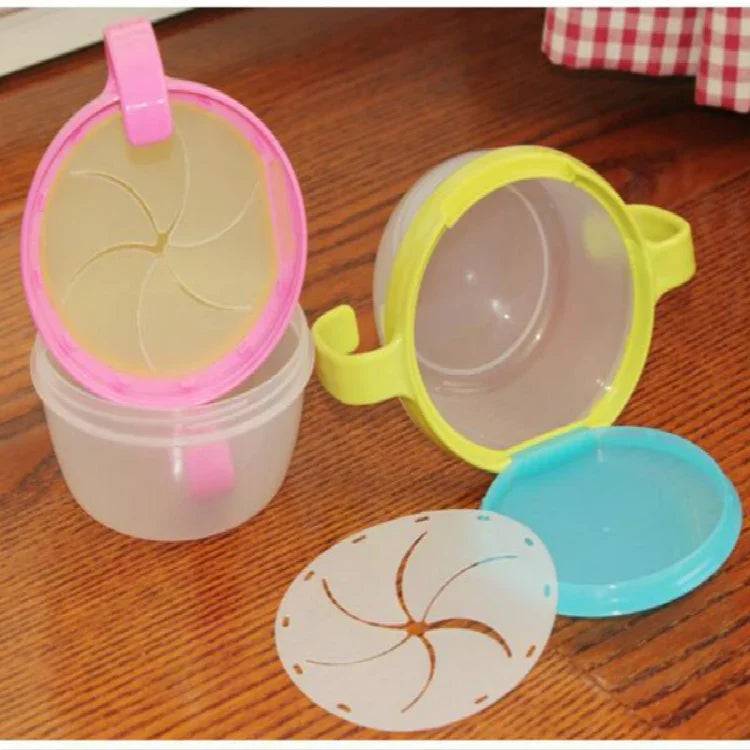 Produtos para bebé com design anti-respingos, tigela pequena com duas pegas para bolachas e copo para snacks