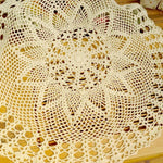 Toalha de Mesa Redonda de Croché Artesanal Exquisito Jardim de Flores Mori Algodão Renda Trabalhada em Ponto Aberto, Diâmetro 60cm
