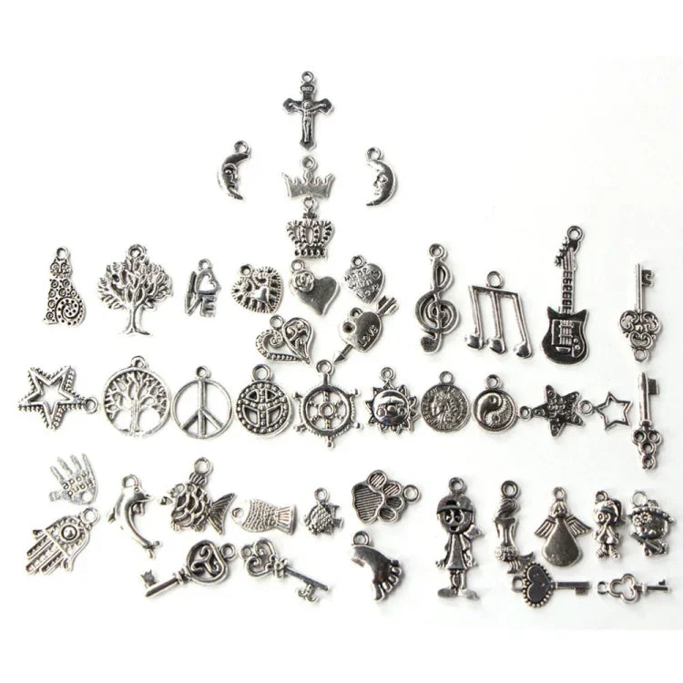 100 Peças de Charms de Pulseira Europeus em Cor Prata Antiga Joalharia de Moda DIY Feito à Mão