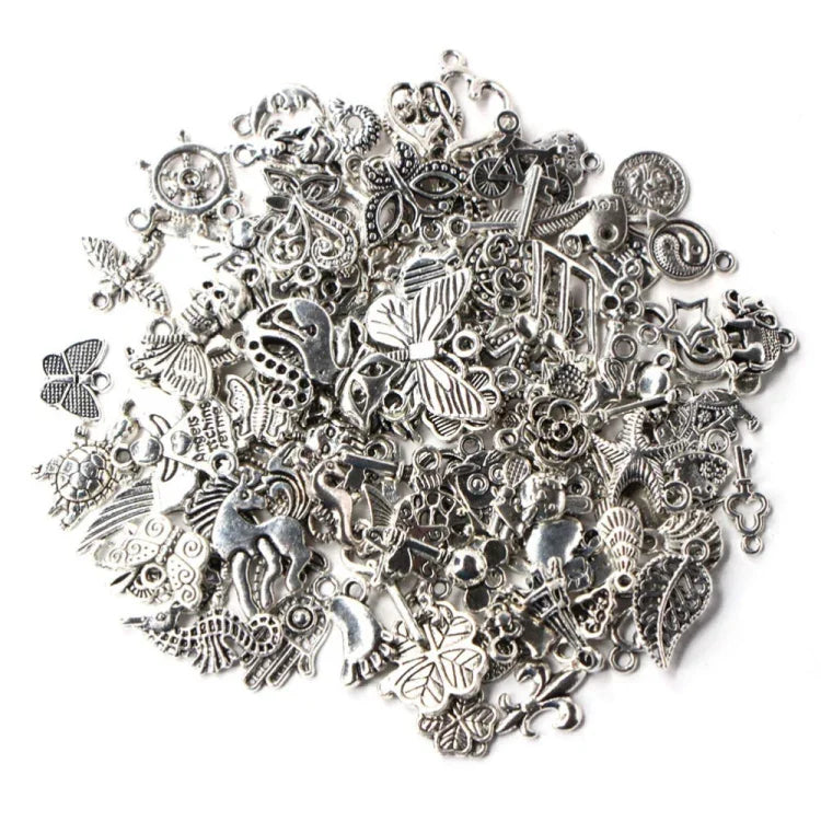 100 Peças de Charms de Pulseira Europeus em Cor Prata Antiga Joalharia de Moda DIY Feito à Mão