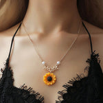 Colar delicado com pendente de girassol, joalharia criativa para mulheres com pérolas imitadas