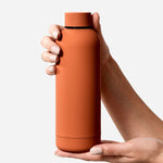 Garrafa de Água Esportiva Portátil em Aço Inoxidável Fosco para Exterior, Copo Isolante com Pintura em Borracha, Verde Musgo, Rosa Claro, Rosa Fumado, Laranja Cinábrio, Verde Branco, Caqui, Preto Tinta, Azul Lago, Verde Cinzento, Lilás, Índigo, Cinza