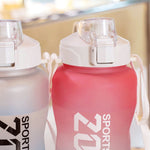 Garrafa de Água Desportiva de Grande Capacidade com Cor Degradê Fosca Exterior Portátil com Palhinha, 2000ml