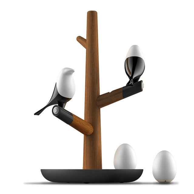 Candeeiro de mesa LED Lucky Bird com base em madeira, sensor de movimento inteligente para sala de estar, quarto ou secretária, 2 pássaros 1 ovo, 2 pássaros 2 ovos